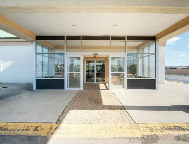 OYO Hotel Oklahoma City South I-35 and SE 29th hotel detail image 2