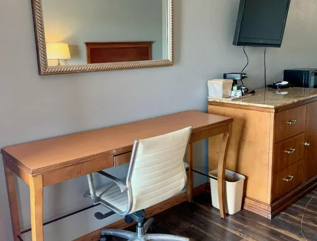 HiWay Inn Express of Elk City hotel detail image 4