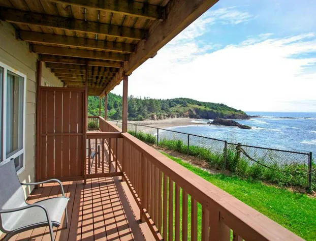 Clarion Inn Surfrider Resort hotel detail image 3