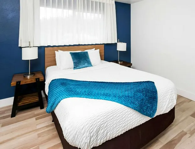 Clarion Inn Surfrider Resort hotel detail image 1