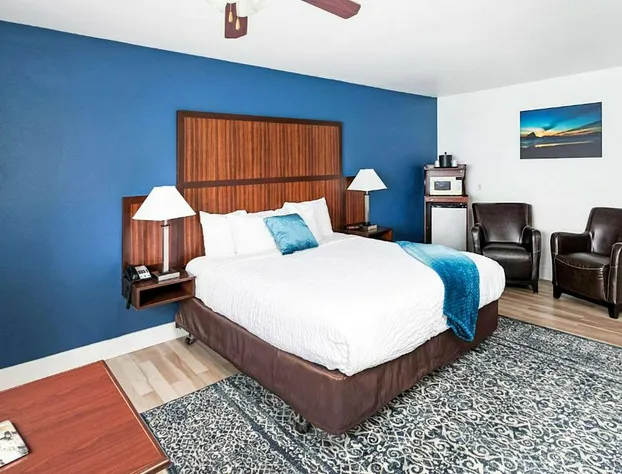 Clarion Inn Surfrider Resort hotel detail image 3