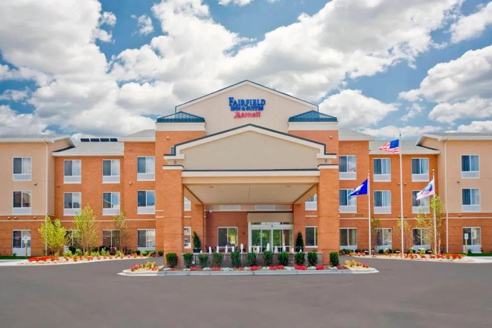 Fairfield Inn & Suites by Marriott Milwaukee Airport hotel hero