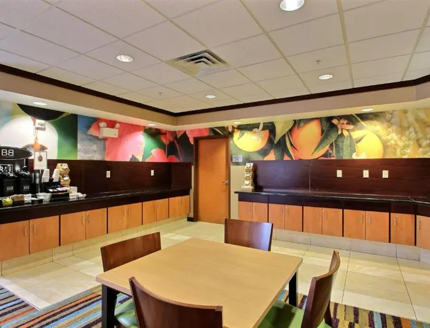 Fairfield Inn & Suites by Marriott Milwaukee Airport hotel detail image 3