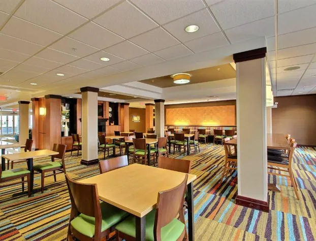 Fairfield Inn & Suites by Marriott Milwaukee Airport hotel detail image 4