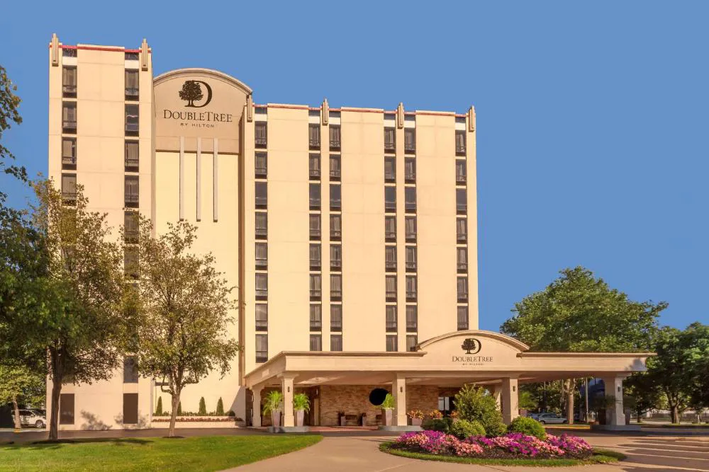 Doubletree by Hilton Philadelphia Airport hotel hero