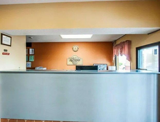 Econo Lodge Inn & Suites Tuscaloosa I-20 hotel detail image 3
