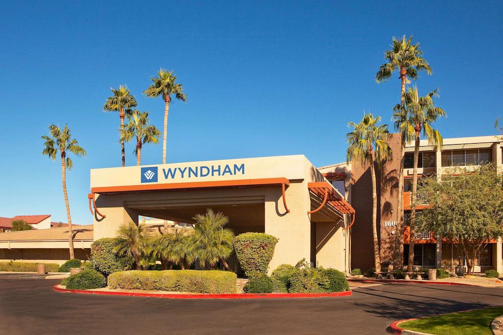 Wyndham Phoenix Airport/Tempe hotel hero