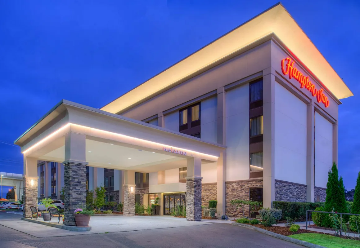 Hampton Inn Seattle-Airport hotel hero