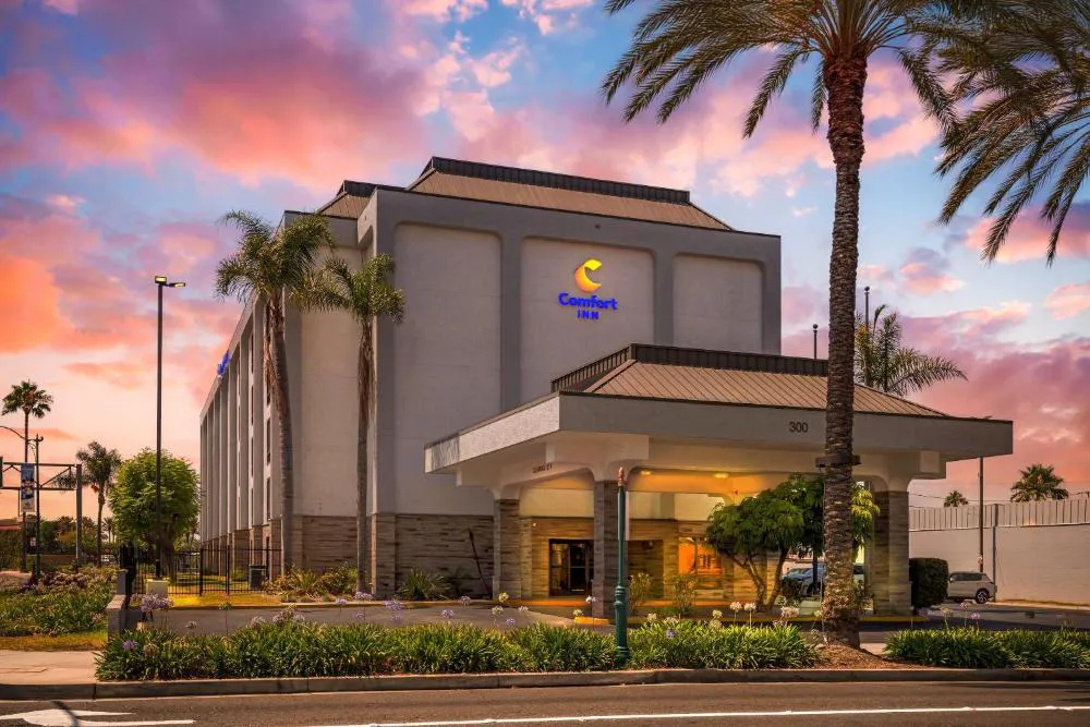 Comfort Inn Anaheim Resort hotel hero
