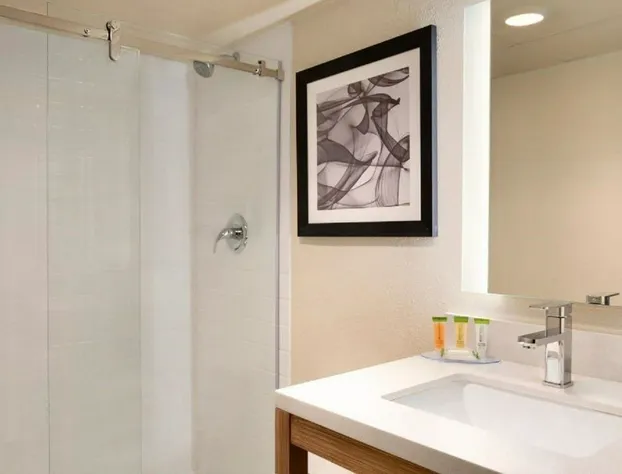 Ramada by Wyndham Clarion hotel detail image 3