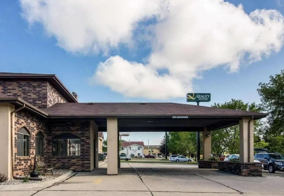 Quality Suites Near West Acres hotel hero