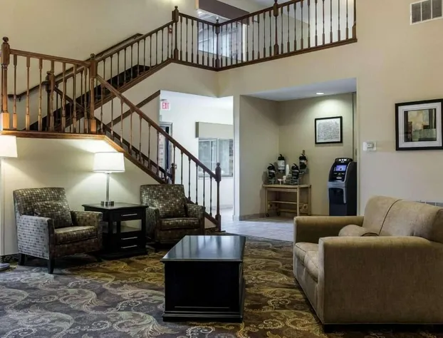 Quality Suites Near West Acres hotel detail image 3