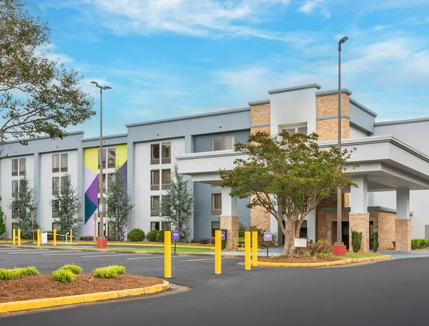 Spark by Hilton Atlanta Airport South College Park hotel detail image 1