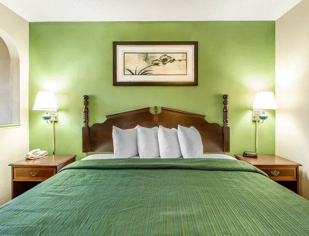 Quality Inn & Suites Macon North hotel detail image 4