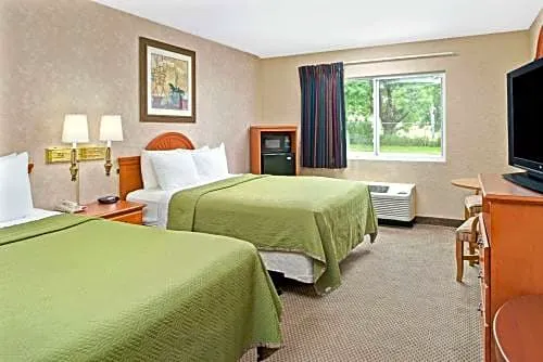 Travelodge by Wyndham Lincoln Airport I-80 hotel detail image 3