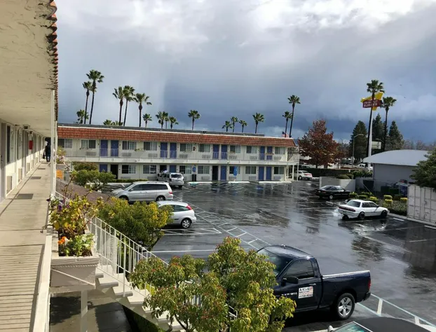 Gilroy Inn hotel detail image 1