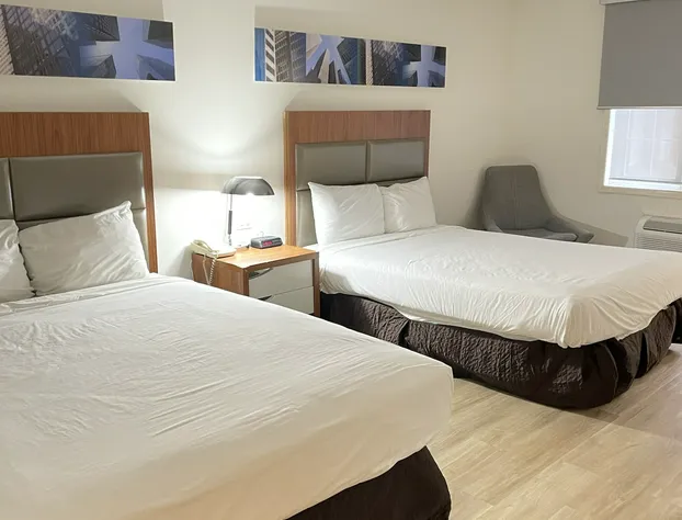 Travelodge by Wyndham Niagara Falls Lundys Lane hotel detail image 4