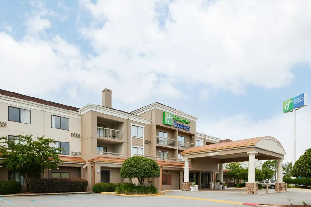 Holiday Inn Express Tifton by IHG hotel hero