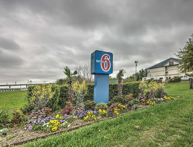 Motel 6 Dallas, TX - Northwest hotel detail image 1