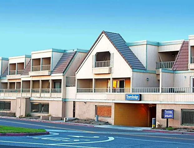 Travelodge by Wyndham Ocean Front hotel detail image 1