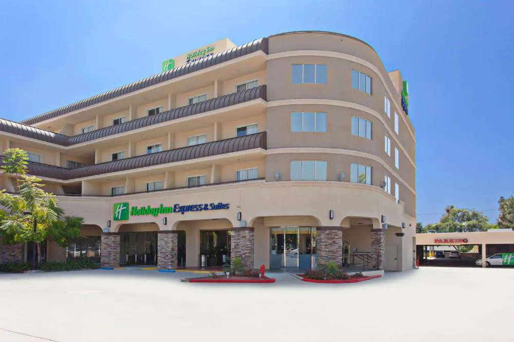 Holiday Inn Express & Suites Pasadena - Los Angeles by IHG hotel hero