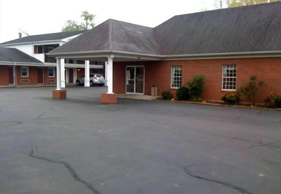 Downtown SuperInn hotel hero