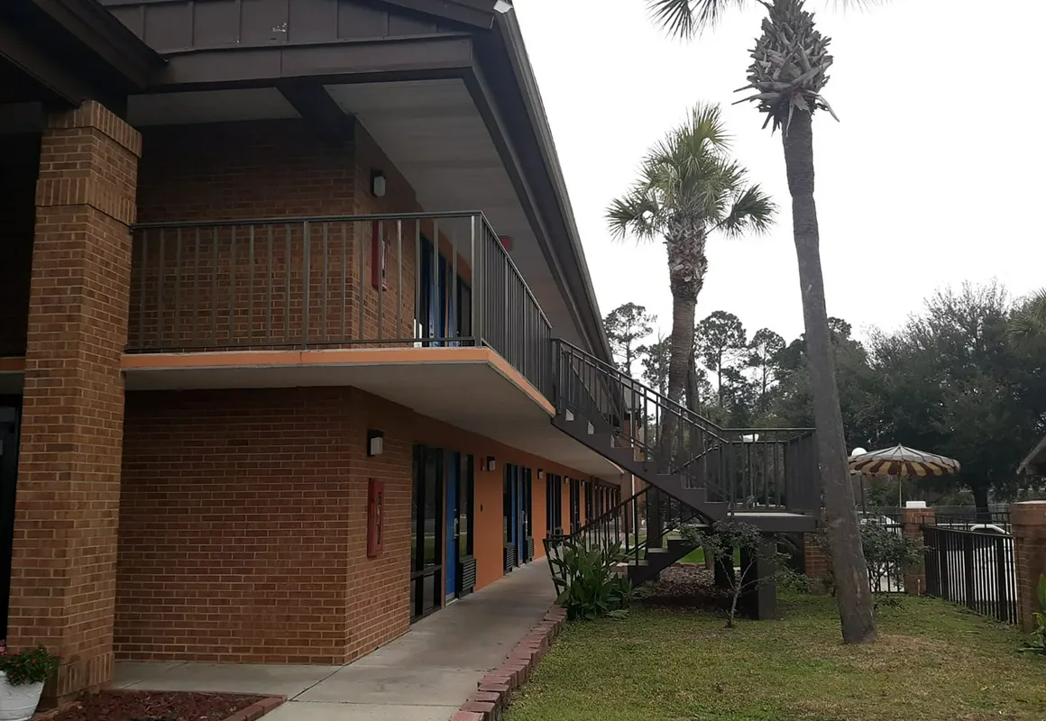 Super Value Inn hotel hero