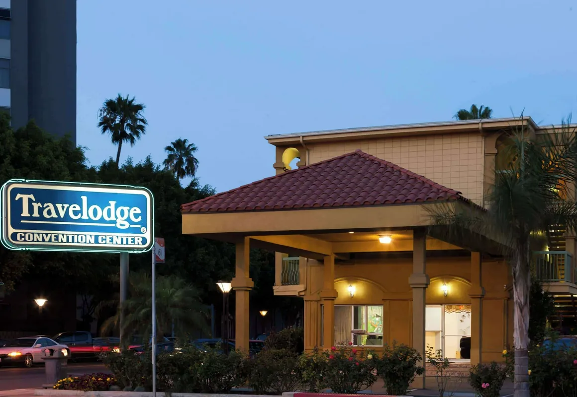 Travelodge by Wyndham Long Beach Convention Center hotel hero