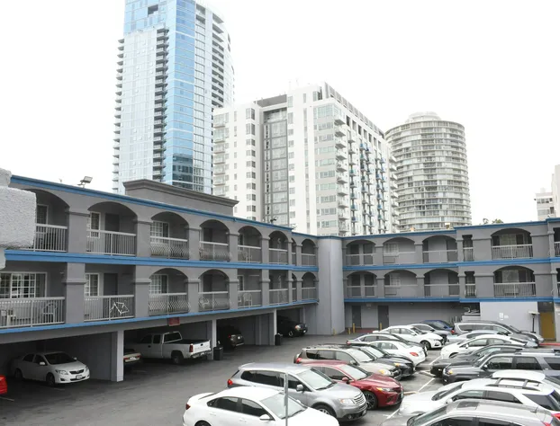 Travelodge by Wyndham Long Beach Convention Center hotel detail image 2