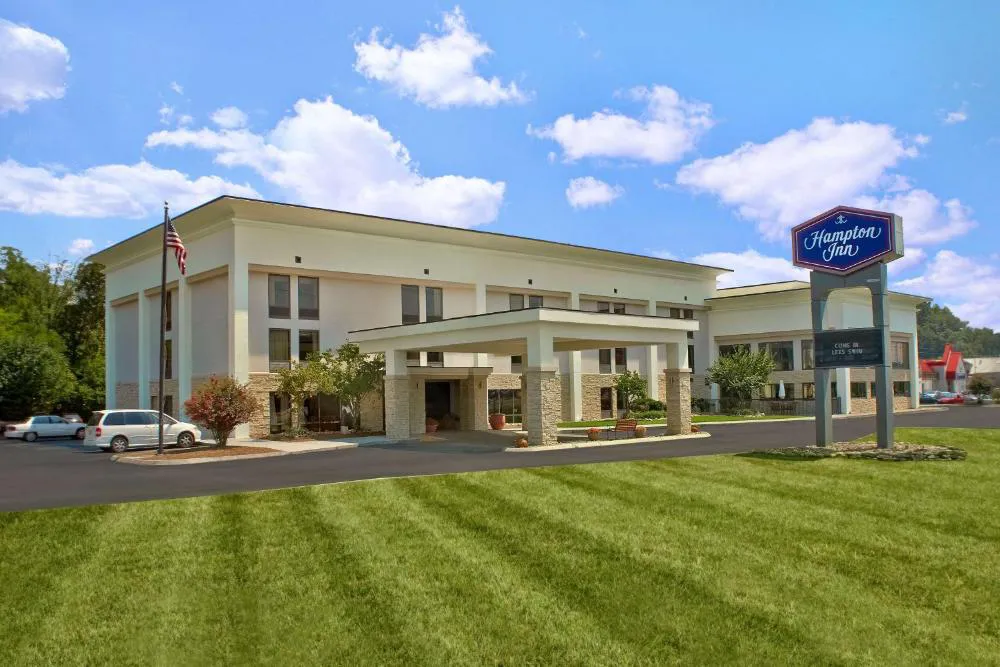 Hampton Inn Sevierville hotel hero