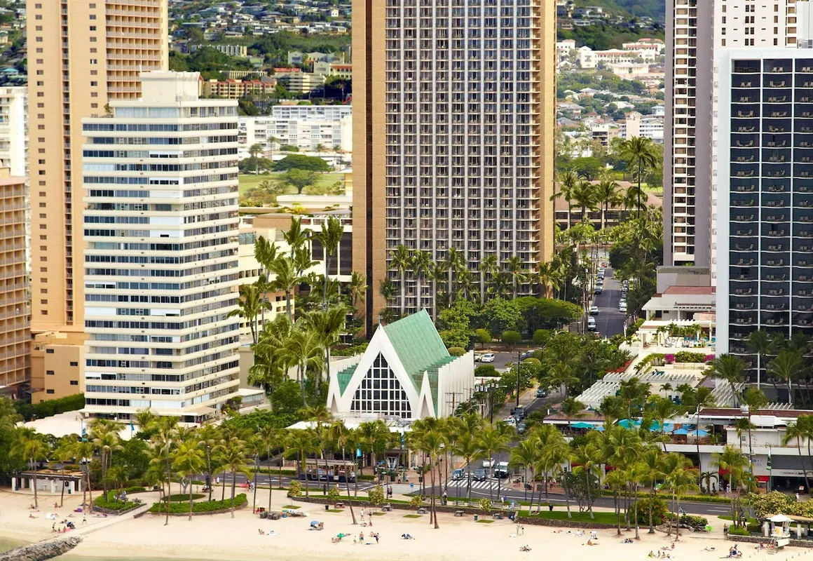 Hilton Waikiki Beach Resort & Spa hotel hero