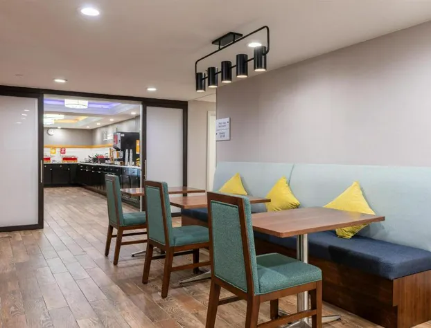 Hampton Inn Portsmouth Central hotel detail image 2