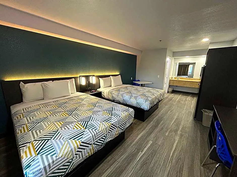 Studio 6 Bakersfield, CA - South hotel hero