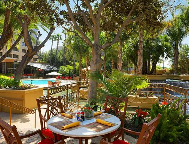 Long Beach Marriott hotel detail image 1