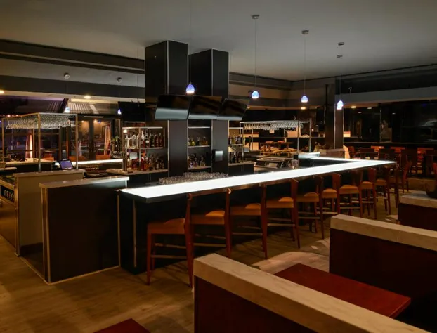 Long Beach Marriott hotel detail image 4