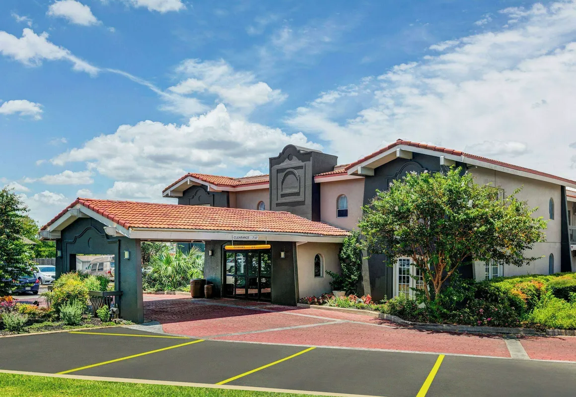 Baymont by Wyndham Austin University Area hotel hero