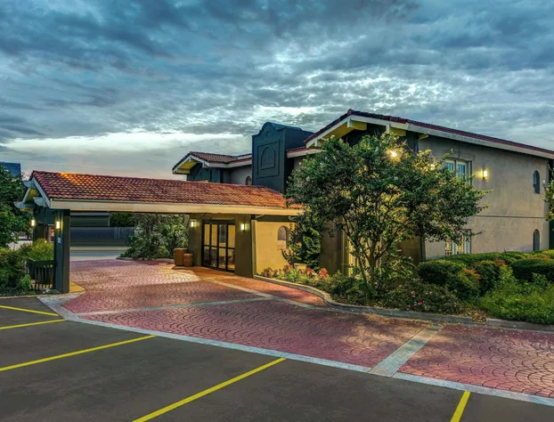 Baymont by Wyndham Austin University Area hotel detail image 4