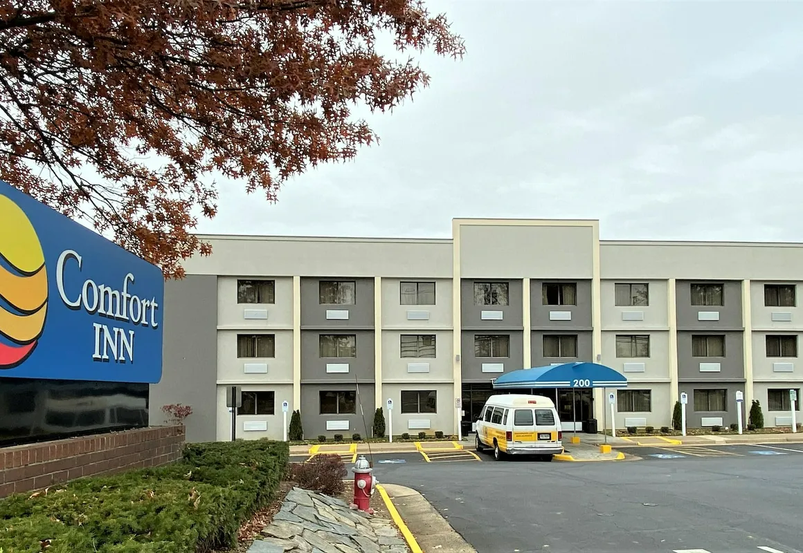 Comfort Inn Herndon - Reston hotel hero