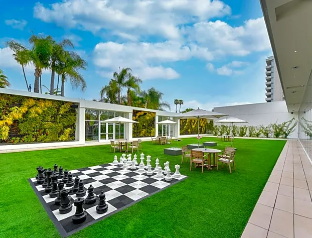 The Beverly Hilton hotel detail image 3