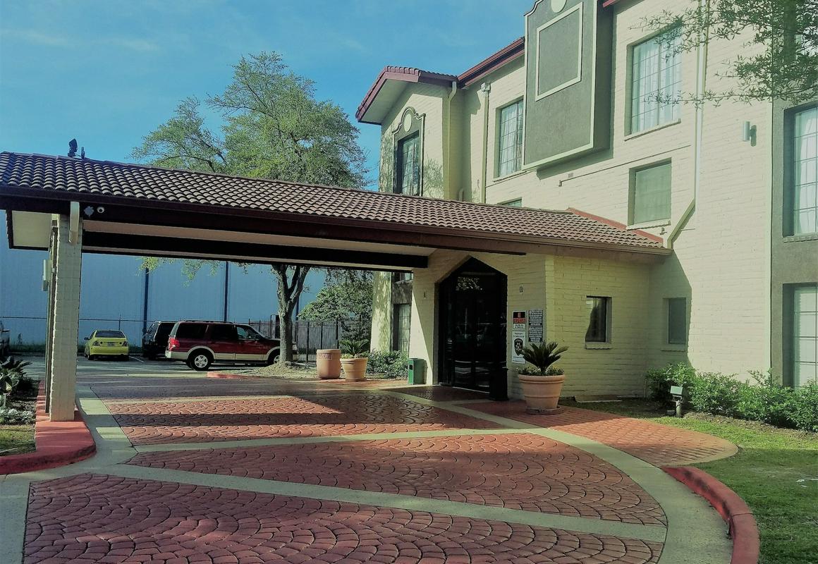 Red Roof Inn & Suites Houston - Hobby Airport hotel hero