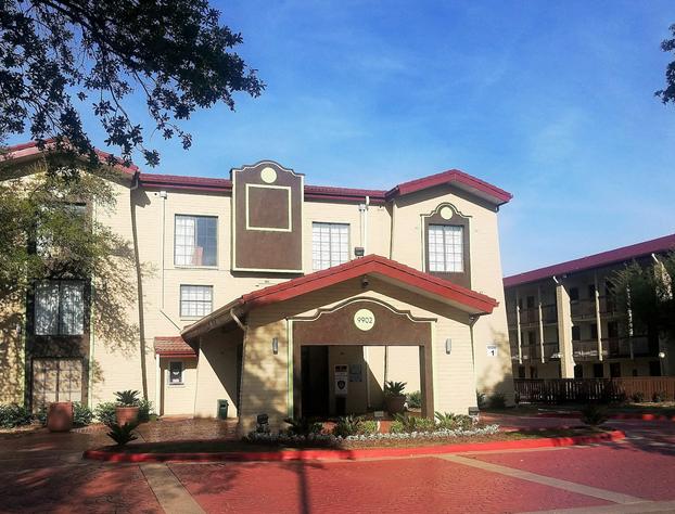 Red Roof Inn & Suites Houston - Hobby Airport hotel detail image 2