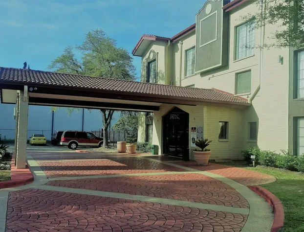 Red Roof Inn & Suites Houston - Hobby Airport hotel detail image 1