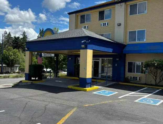 Days Inn by Wyndham Seattle Aurora hotel detail image 1