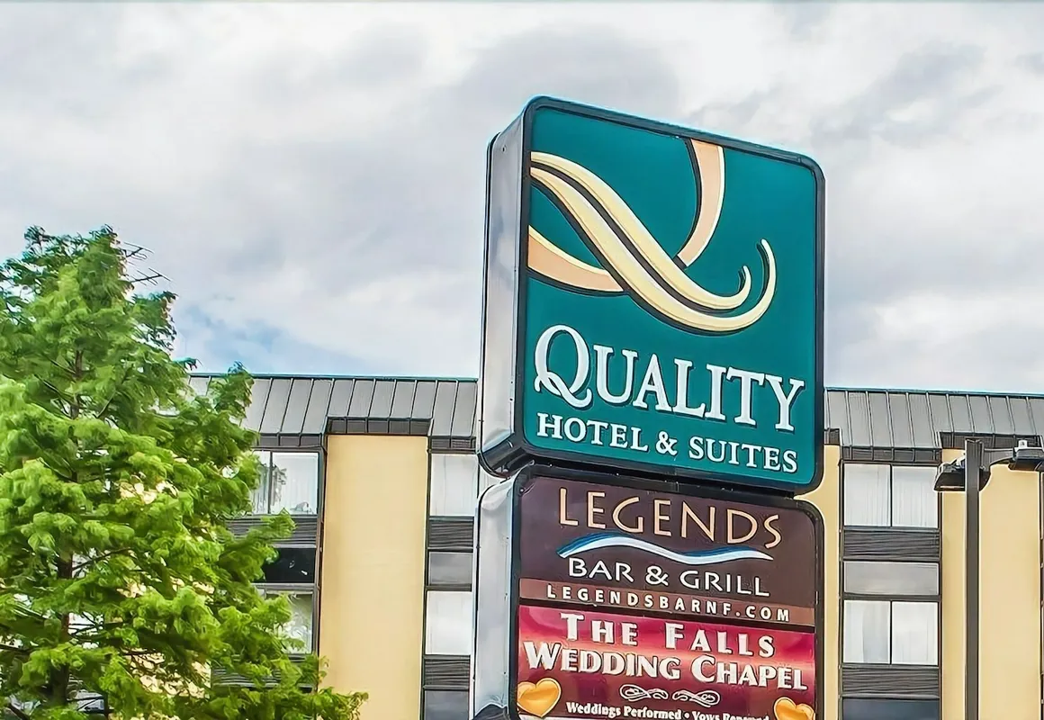Quality Hotel & Suites At The Falls hotel hero
