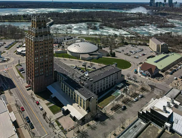 Quality Hotel & Suites At The Falls hotel detail image 2