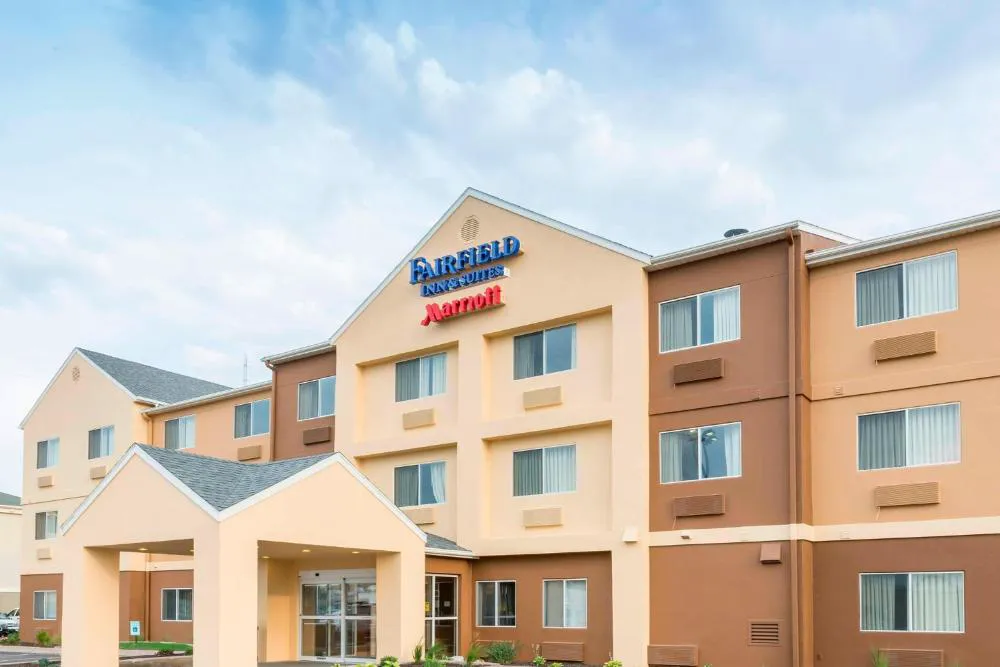 Fairfield Inn & Suites Lincoln hotel hero