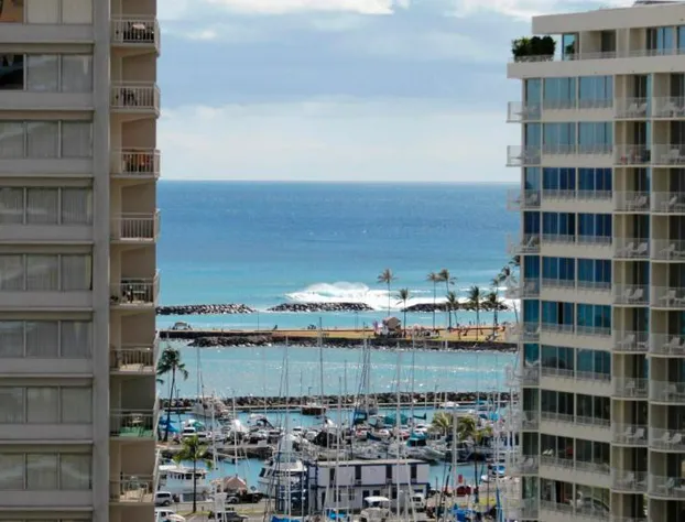 Ramada Plaza by Wyndham Waikiki hotel detail image 2