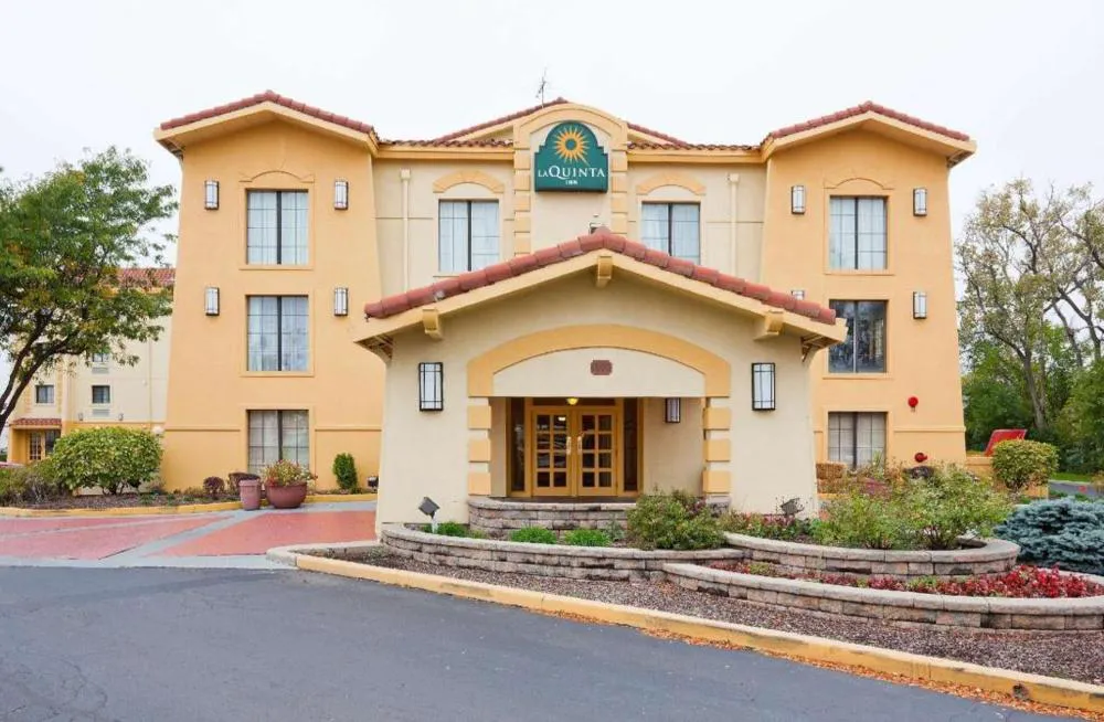 La Quinta Inn by Wyndham Chicago O'Hare Airport hotel hero