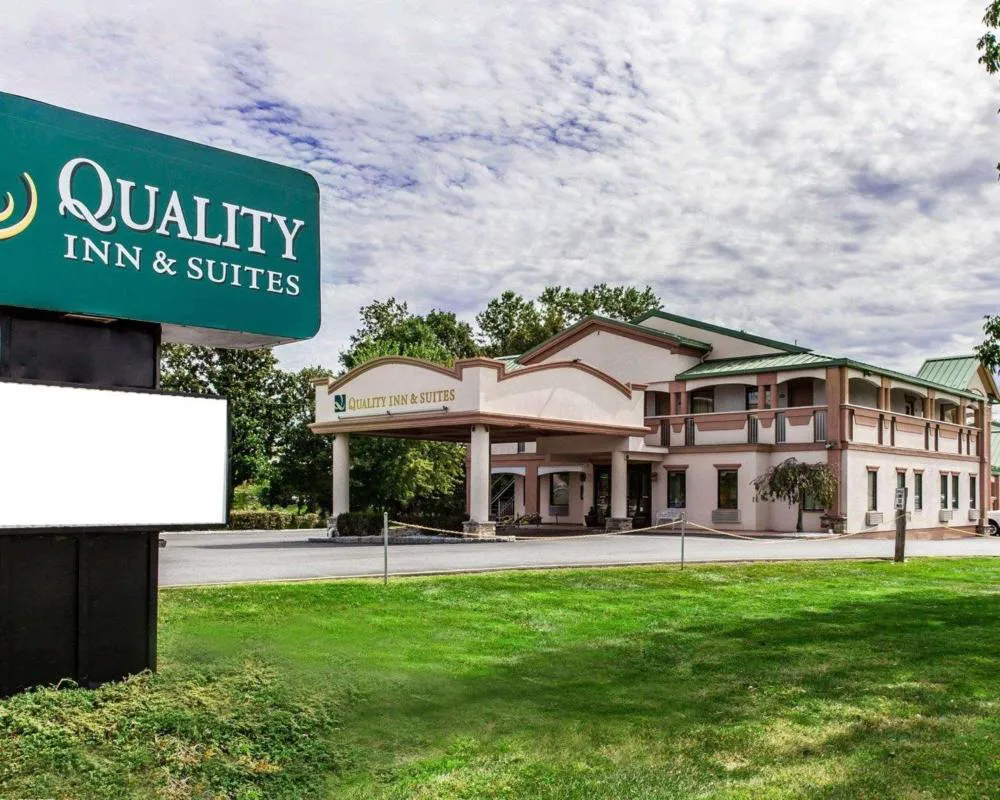Quality Inn & Suites Quakertown - Allentown hotel hero