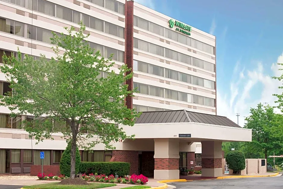 Wingate by Wyndham Springfield hotel hero